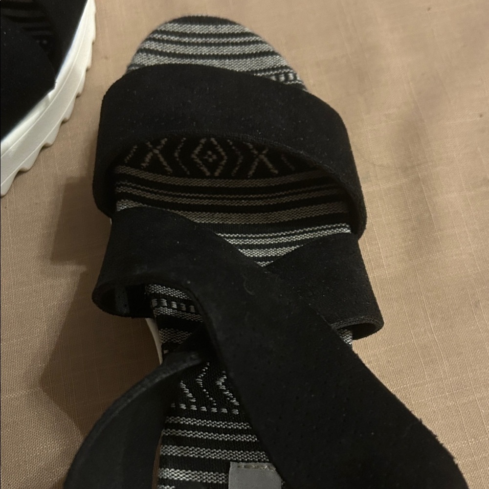 Very G Black Open-Toe Slip-On Sandals with Patterned Insole - Picture 8 of 8